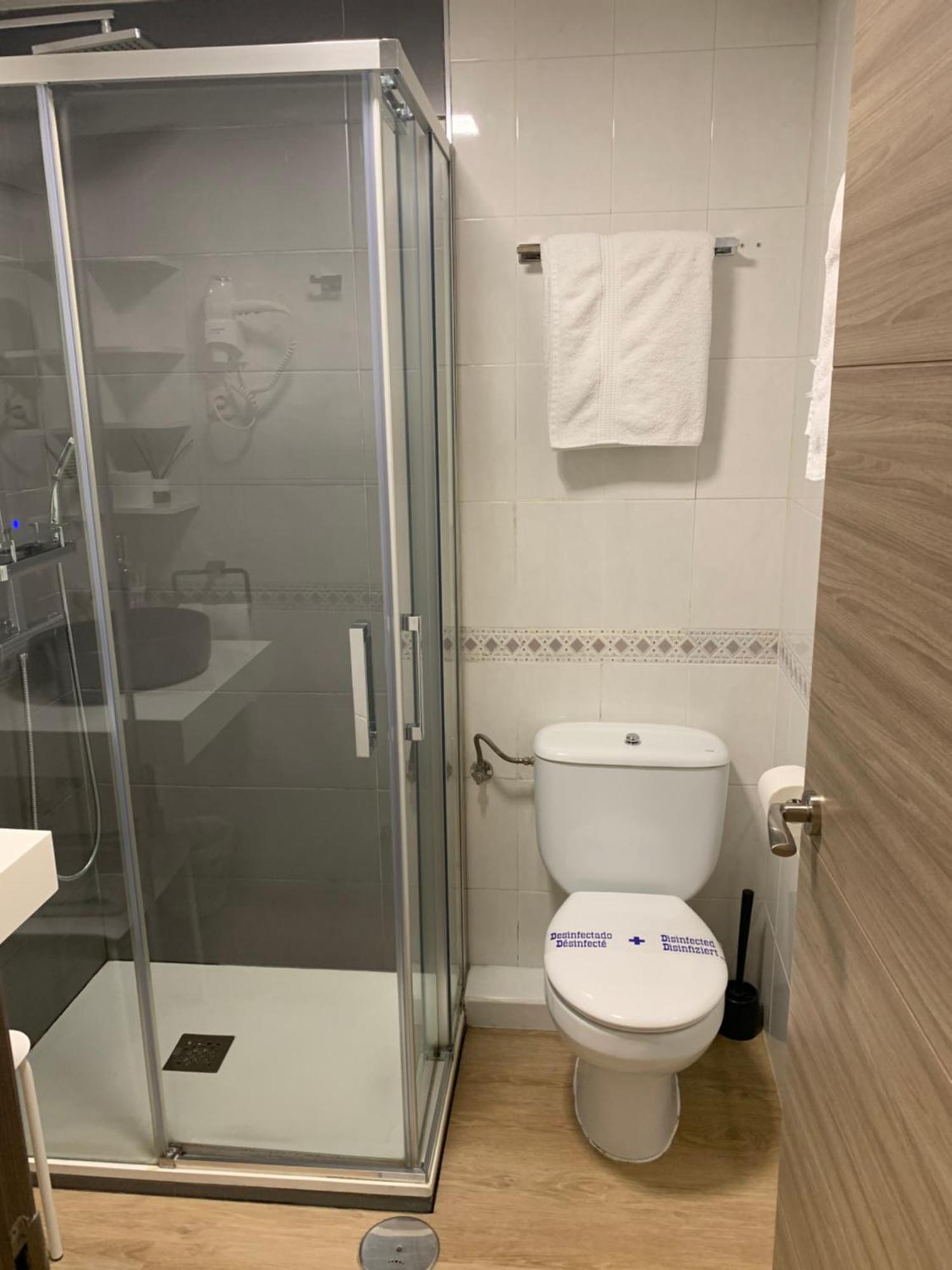 Hostal El Rocio Паракуэльос-де-Харама Экстерьер фото